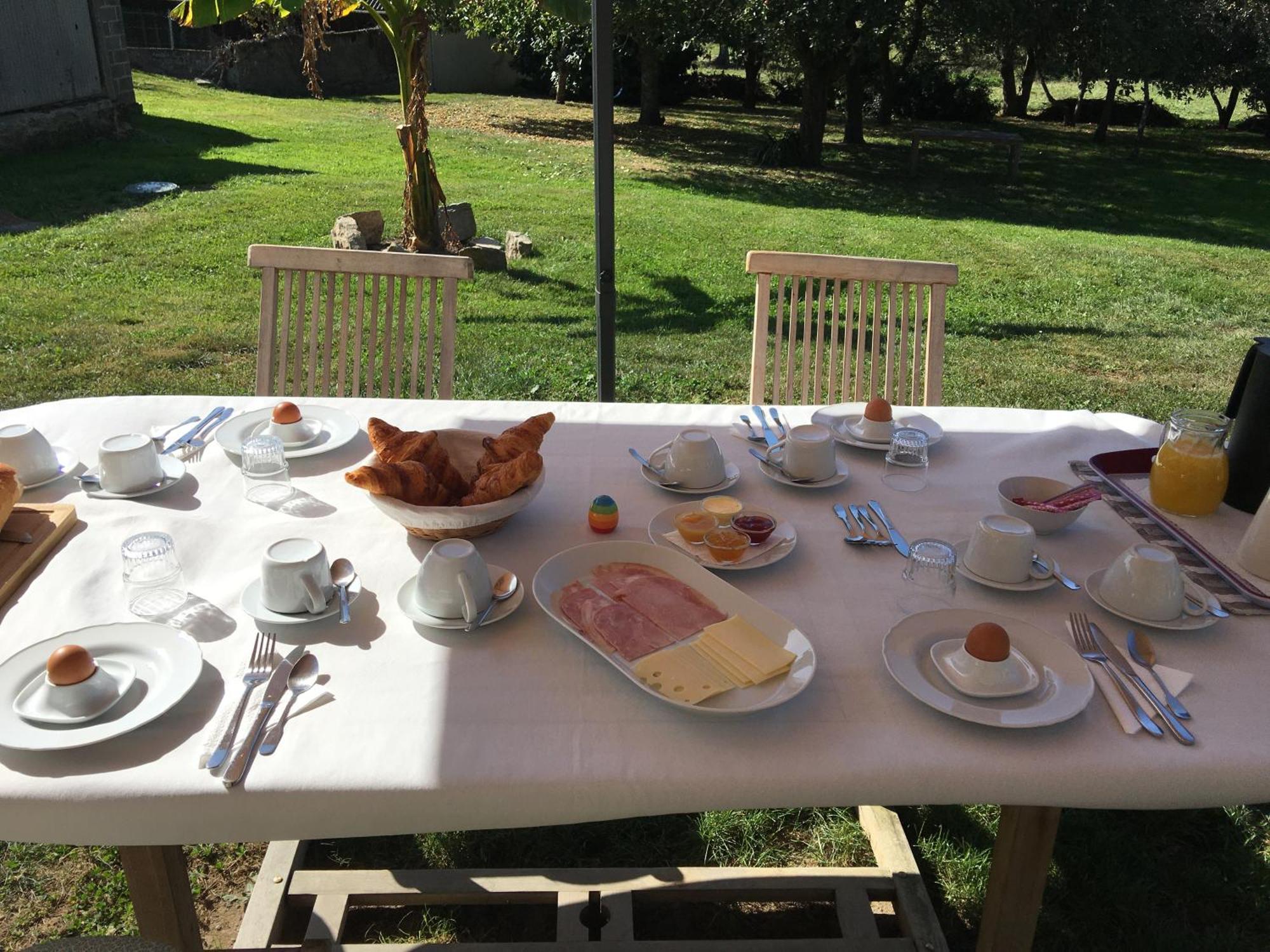 La Mirabelle Bed and Breakfast Saint-Pierre-de-Fursac Exteriör bild